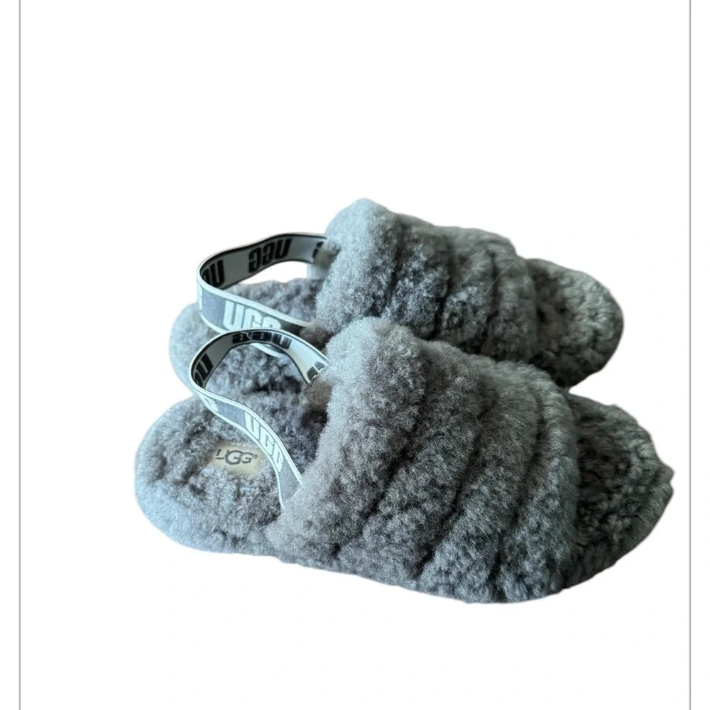UGG Fluff fury slipper Sandals Grey size youth 4
